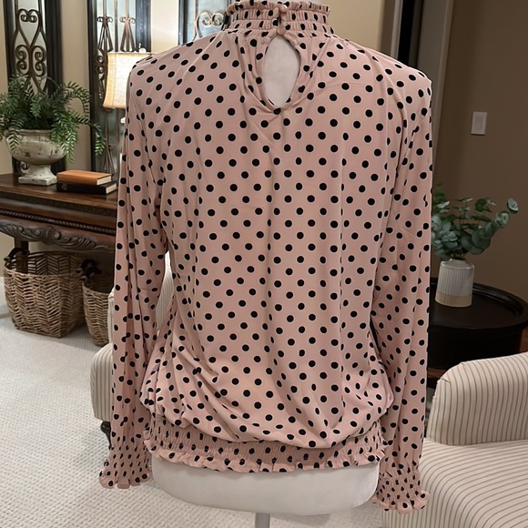 Adrianna Papell Printed Neck & Hem Top - Picture 11 of 16